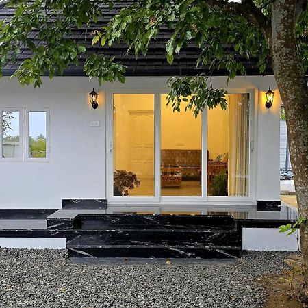 Pradeep'S Backwater Villa Kochi Buitenkant foto