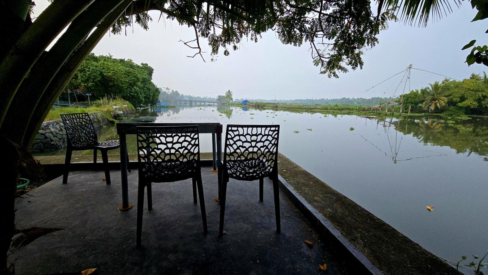 Pradeep'S Backwater Villa Kochi Buitenkant foto